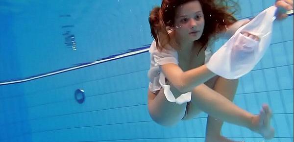  Underwater swimming pool babe Zuzanna